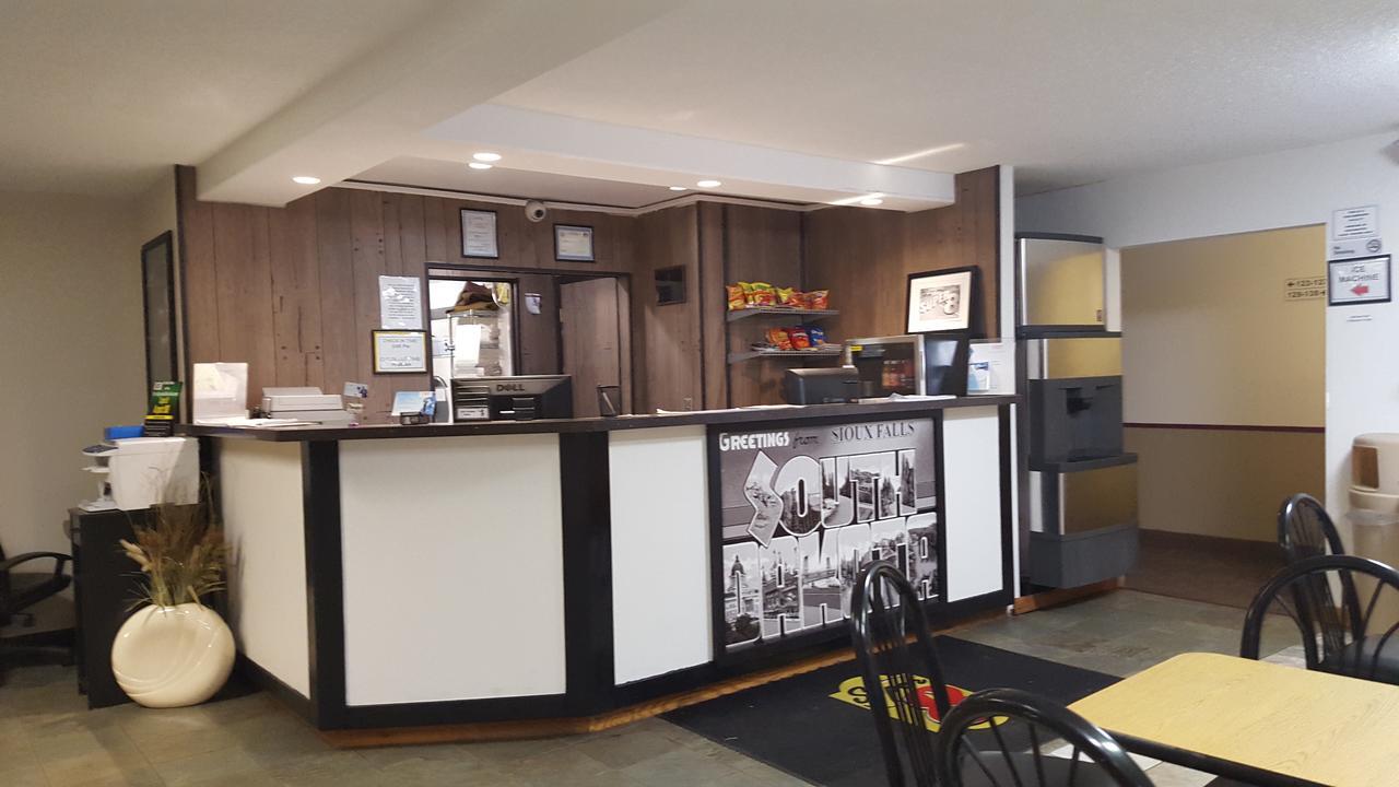 מלון סו פולס Super 8 By Wyndham Airport I90 מראה חיצוני תמונה