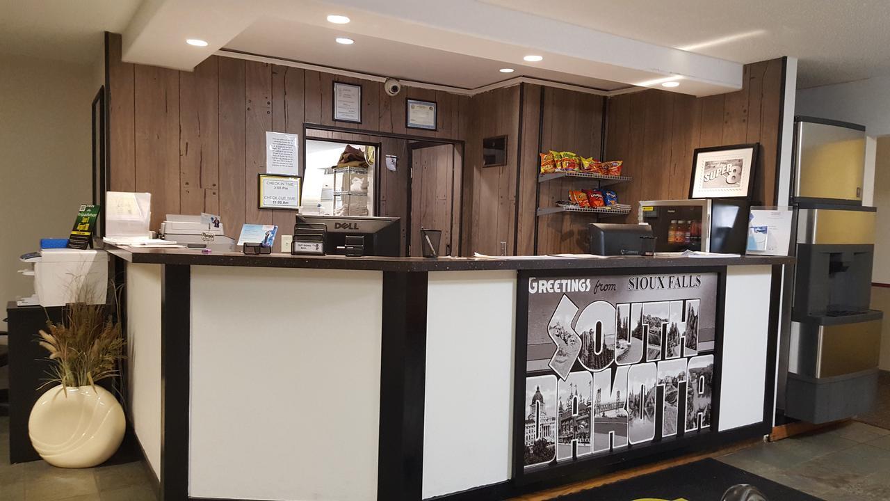 מלון סו פולס Super 8 By Wyndham Airport I90 מראה חיצוני תמונה