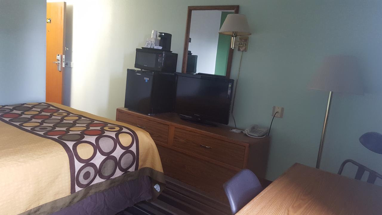 מלון סו פולס Super 8 By Wyndham Airport I90 מראה חיצוני תמונה